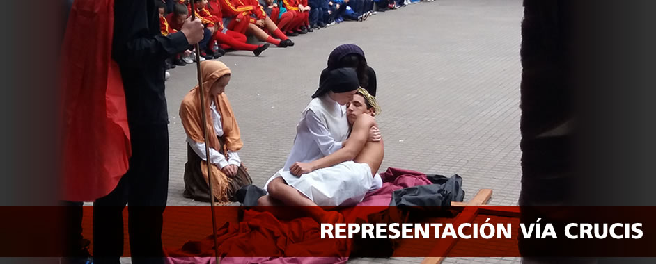 Con la presencia de Nivel Inicial, Nivel Primario y Nivel Medio se realizó ayer 12/04/2017 en el patio de nuestro colegio, una representación del Vía Crucis, donde participaron niños y adolescentes de todos los niveles.