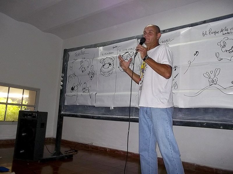 El dibujante humorístico cordobés, Claudio Furnier, compartió con los alumnos, una tarde de risas y dibujos...